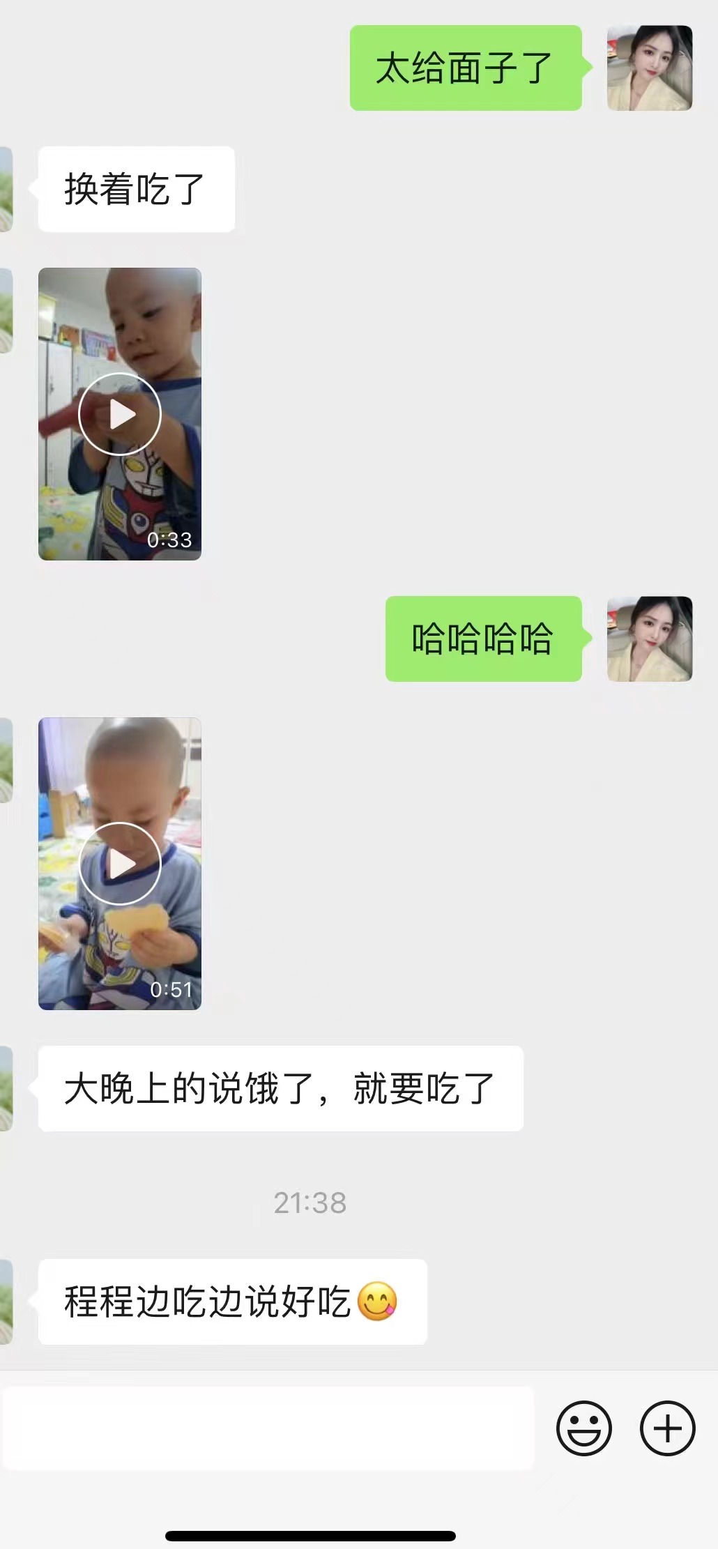 宝宝开心地吃开心辅食